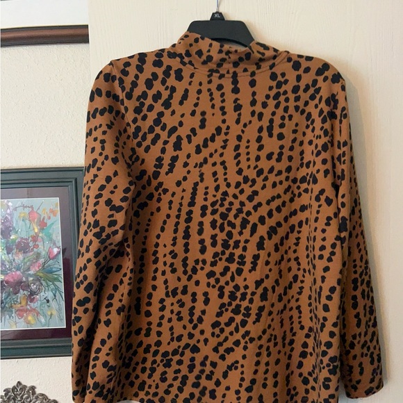 issac Mizrahi Tops - Isaac Mizrahi top in leopard Large